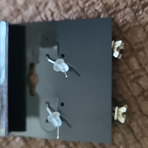 - EIFEL TOWER EARRINGS - Picture 2 of 3